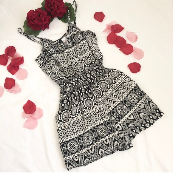 H&M Pants - LAST CHANCE - H&M - printed romper